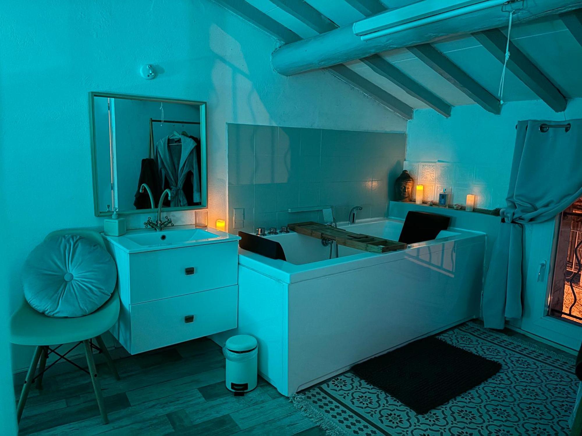 Love Appart Balnéo Jacuzzi Romantique Insolite Le Barroux Extérieur photo
